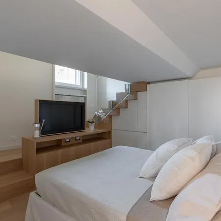 Iflat Hit In Trevi Apartment Rome